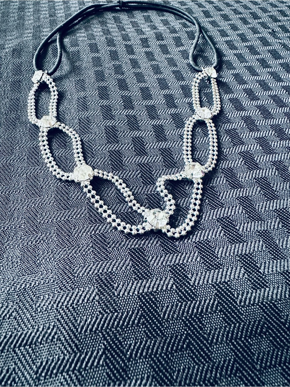 Elegant Crystal Loop headband - Silver Tone